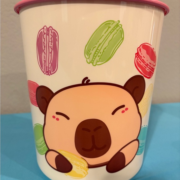 Tupperware Capybara Set - Picture 4 of 4